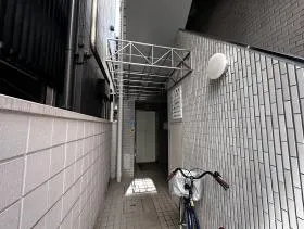 松苗ビルの外観