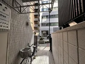 松苗ビルの外観