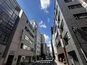 松苗ビルの外観