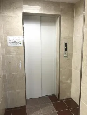 南特許ビルの外観