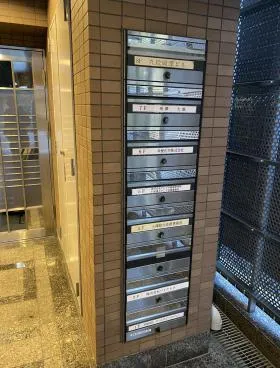 九段岡澤ビルの外観
