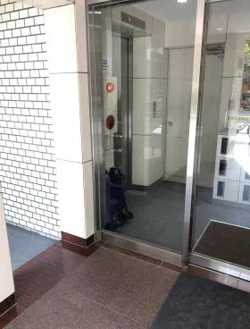 日本マイセラビルの外観