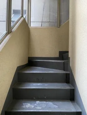 東和ビルの外観