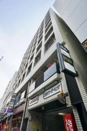 上野シックスロードビルの外観