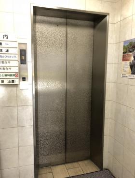 松根屋ビルの外観