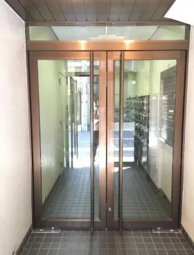 共同ビル市場通りの外観