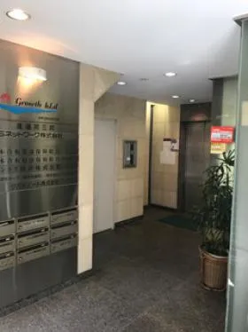 ツバメグロースビルの外観