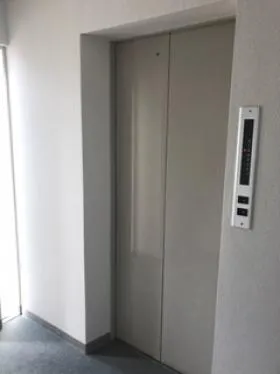 ツバメグロースビルの外観
