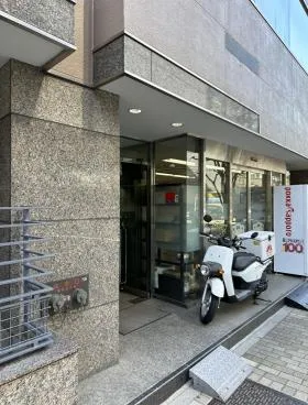 ツバメグロースビルの外観