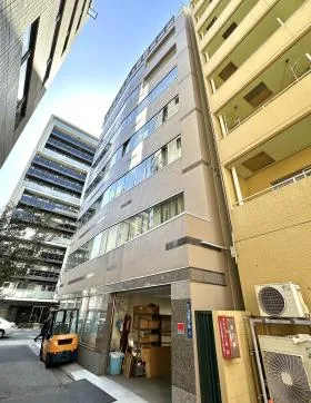 ツバメグロースビルの外観