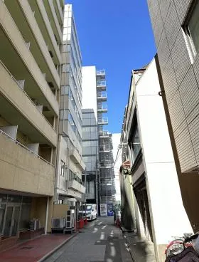 ツバメグロースビルの外観