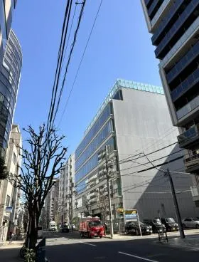 ツバメグロースビルの外観