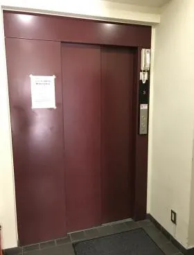 STビルの外観