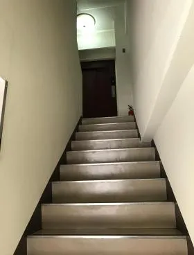 STビルの外観