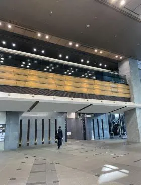 新宿マインズタワーの外観