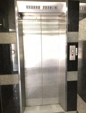 NRビルの外観