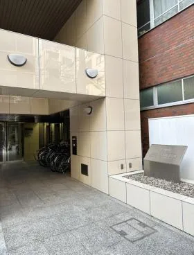 燦坤日本電器ビルの外観
