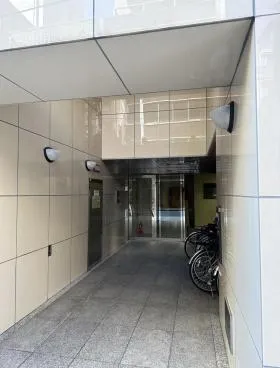 燦坤日本電器ビルの外観