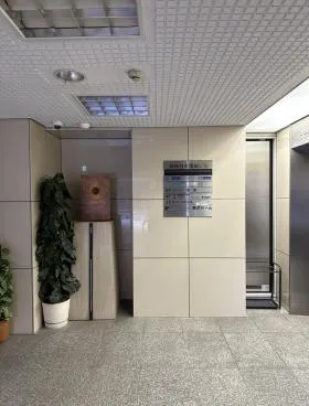 燦坤日本電器ビルの外観