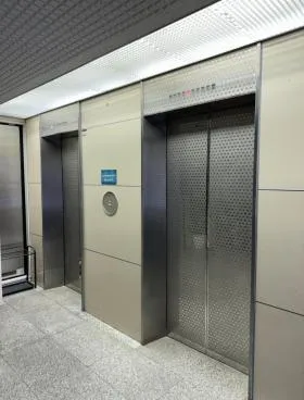 燦坤日本電器ビルの外観