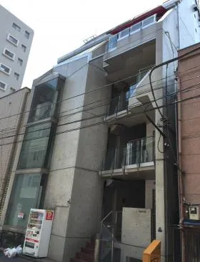 トランスCMビルの外観