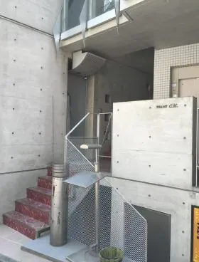 トランスCMビルの外観