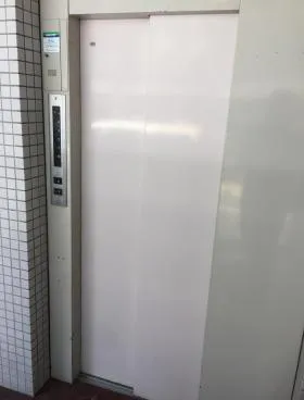 トランスCMビルの外観