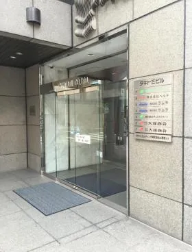 タキトミビルの外観
