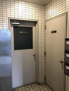 フジ御徒町ビルの外観
