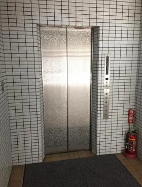 安達第3ビルの外観