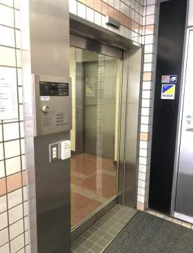 御徒町台東ビルの外観