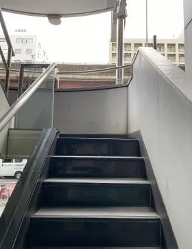 ユーエムビルの外観