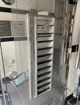 ユーエムビルの外観