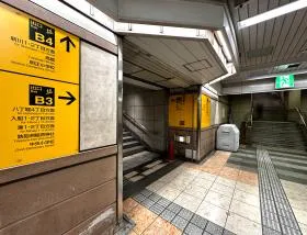 B4出入口を目指す