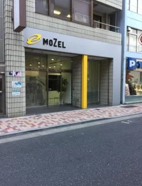ジャストプレイスビルの外観