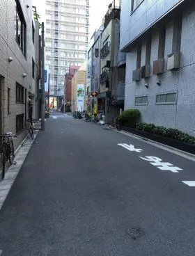 ジャストプレイスビルの外観