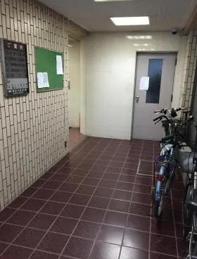 芳屋ビルの外観