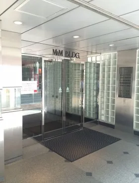 M&Mビルの外観
