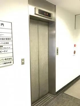 K&Hビルの外観