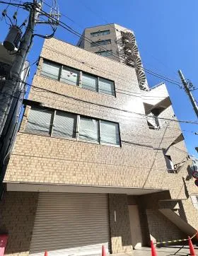 ケーエムビルの外観