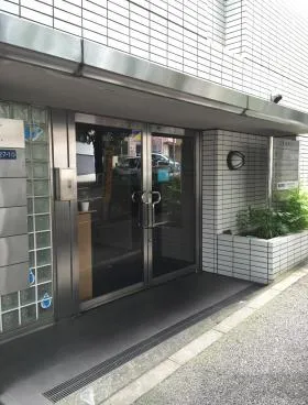 印刷産業ビルの外観