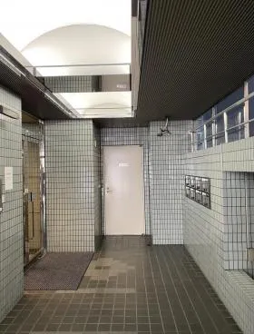 五輪プラザビルの外観