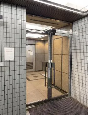 五輪プラザビルの外観