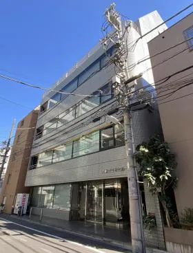 五輪プラザビルの外観