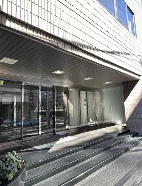 THE CROSS GOTANDA (旧:WEST HILL)ビルの外観