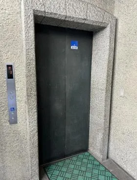 誠實ビルの外観
