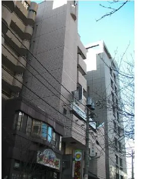 吾作ビルの外観