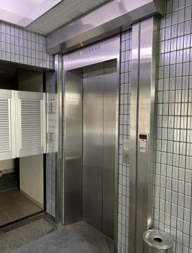 エステートタナカビルの外観