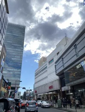 クリスタル羽山ビルの外観