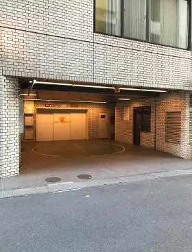 クリスタルタワーの外観